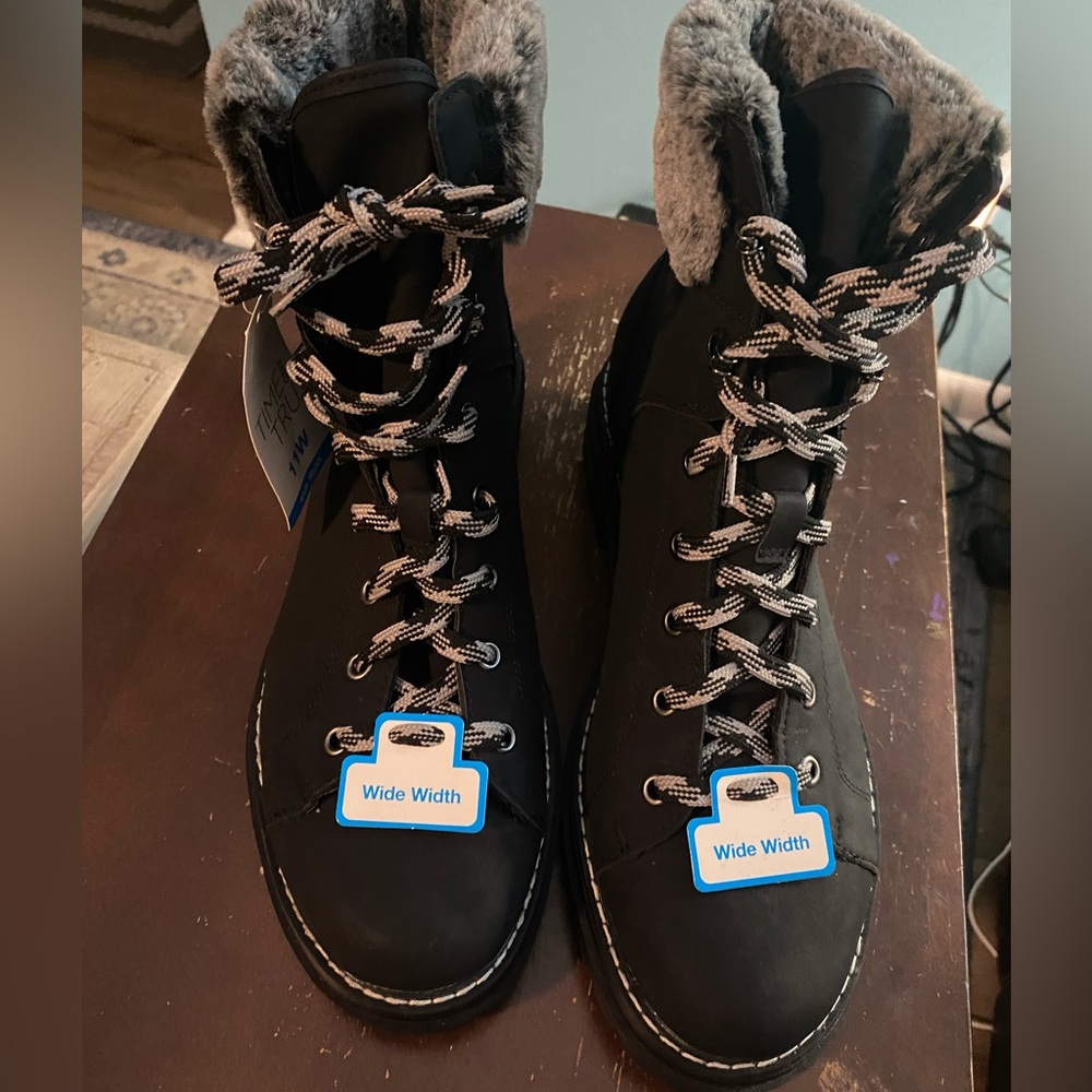 Time and Tru Wide Width Hiker Boots Memory Foam. Women, Black
